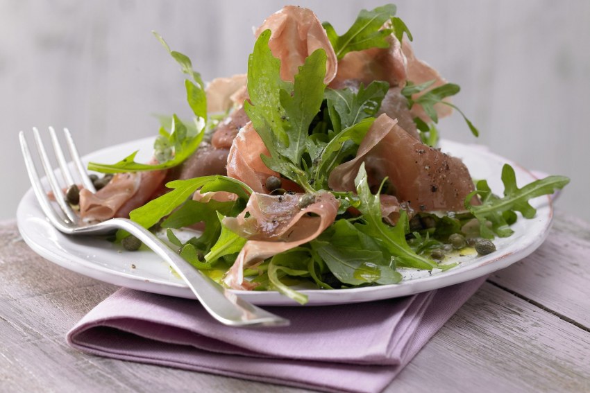 Руккола с пармской ветчиной