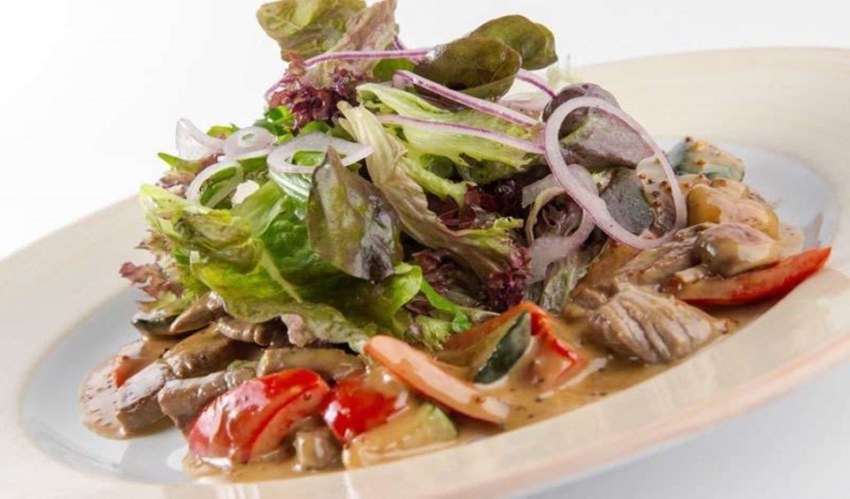 Салат с жареной говядиной