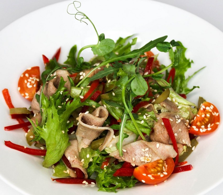 Салат с телячьим языком