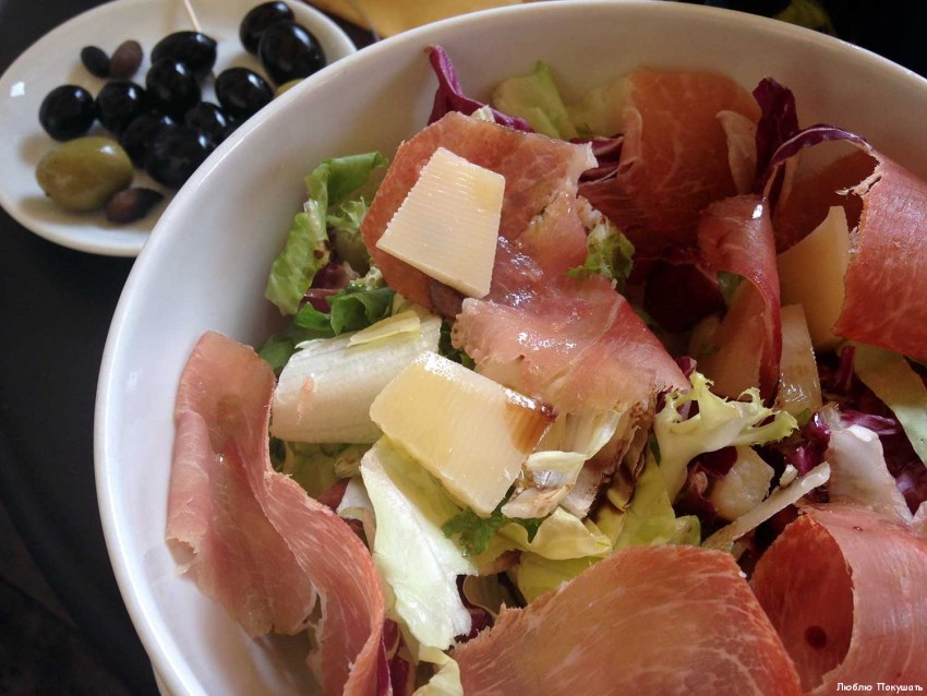 Салат с копченым тофу
