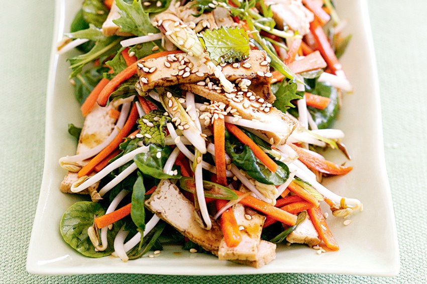 Салат с сервелатом яйцом