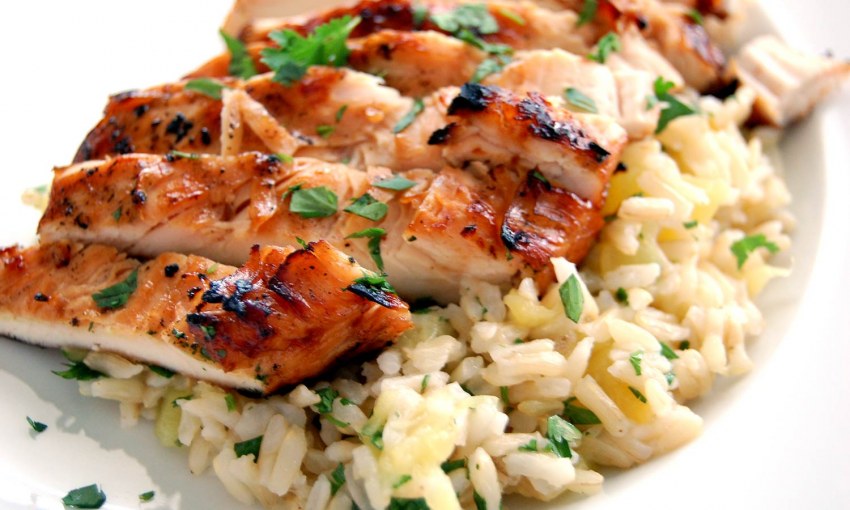 Салат с рисом и курицей