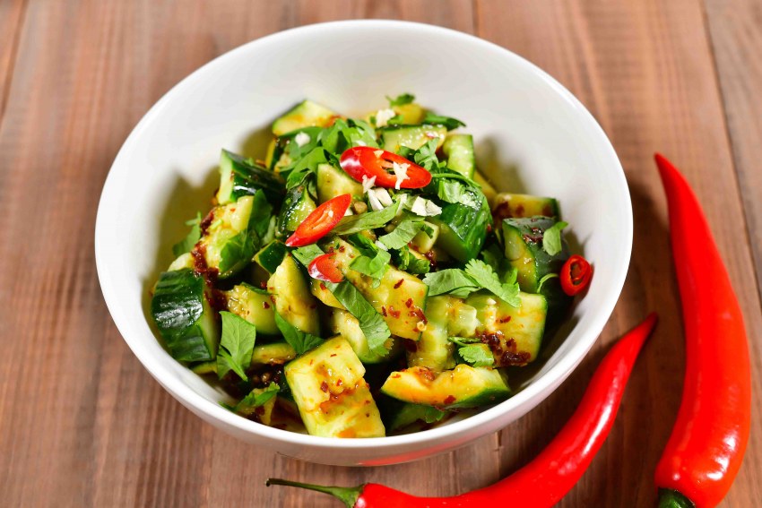 Салат из битых огурцов