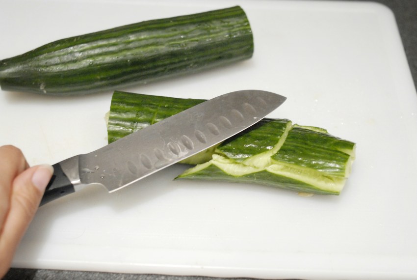 Раздавить огурец для салата