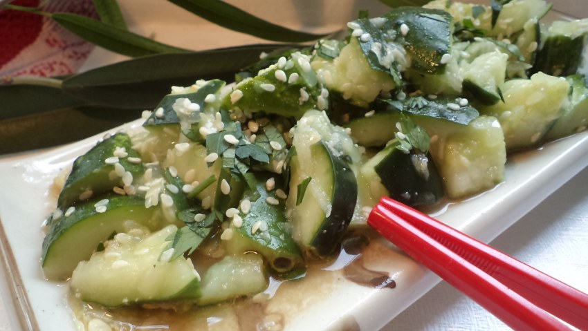 Японский салат с огурцом