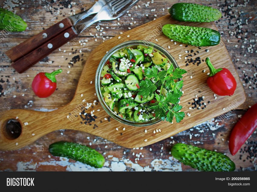 Битые огурцы лучшая закуска со специями