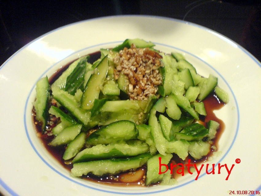 Утка Хуасин в битом огурце