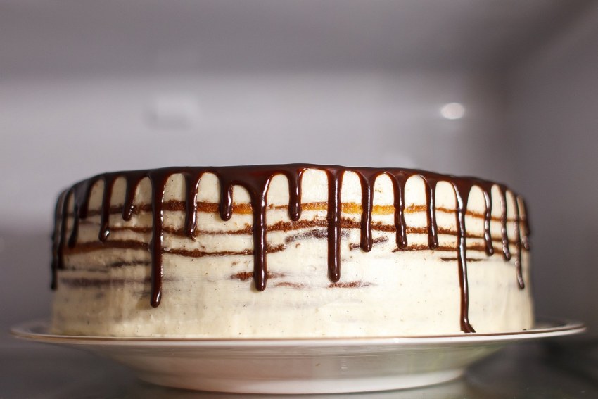 Торт с подтеками шоколада
