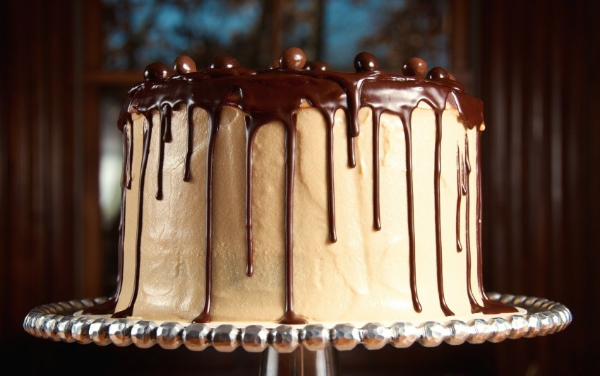 Торт с кшоколадными потеками