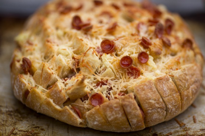 Пицца в круглом хлебе