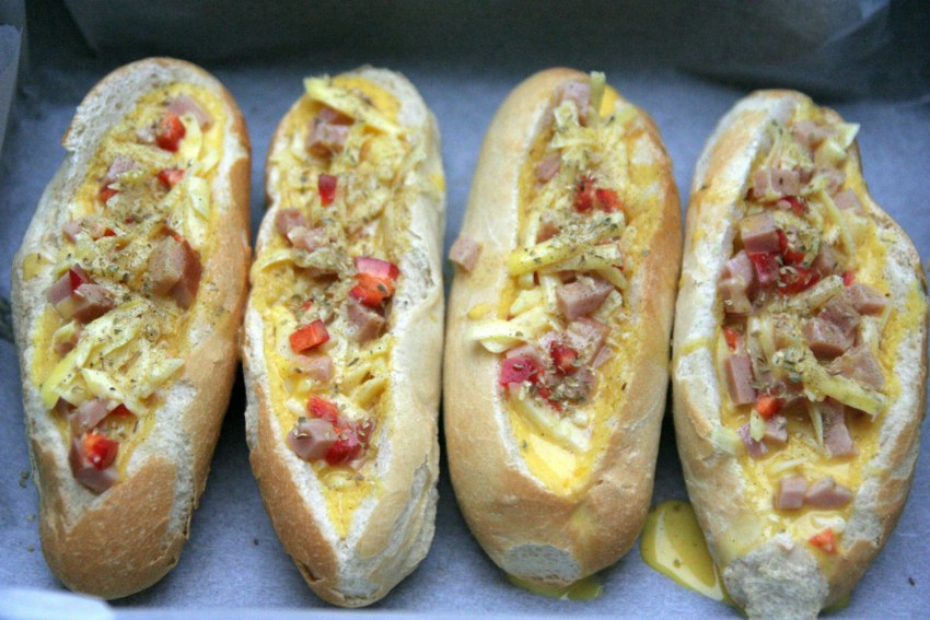 Пицца на батоне