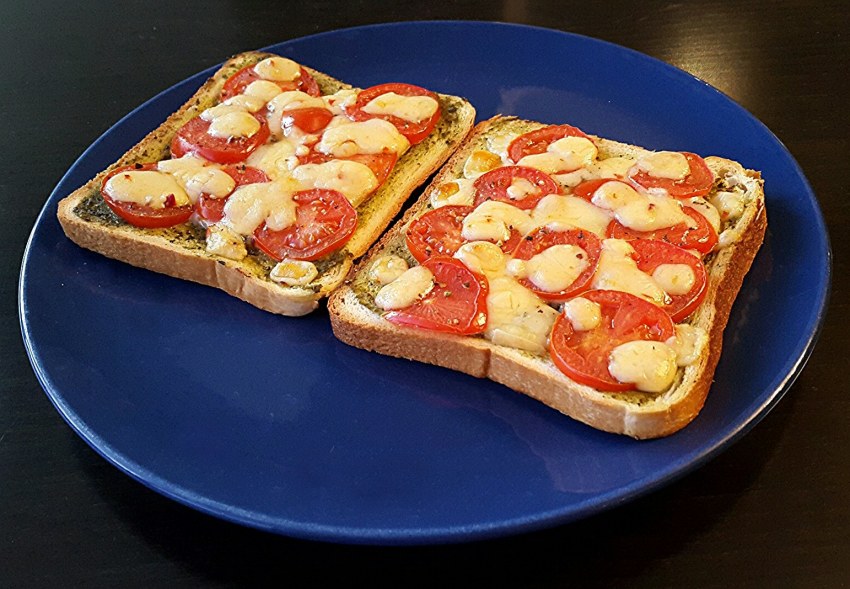 Бутерброды с батоном в микроволновке