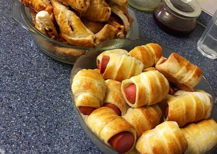 Выпечка из творожного теста с яблоками