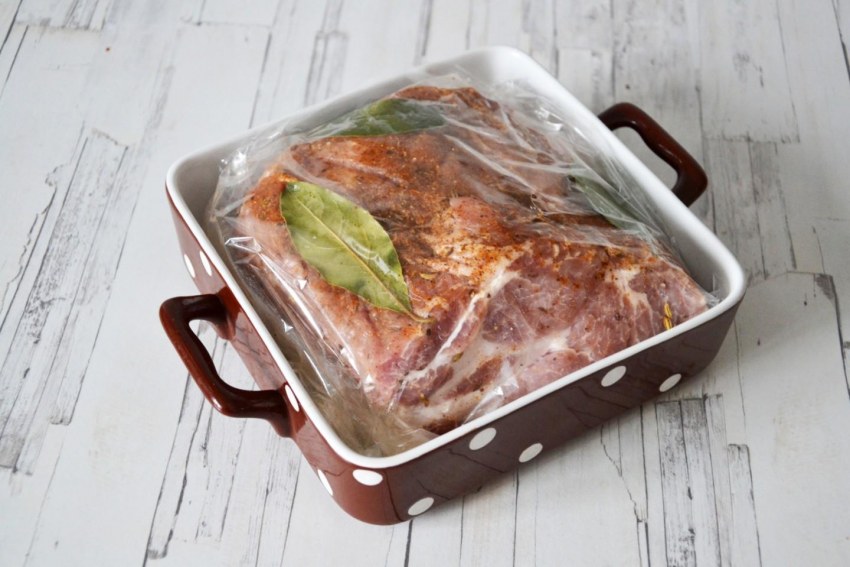 Любительское фото свинины запеченной в рукаве