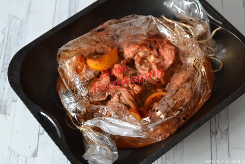 Шашлык в духовке из свинины в рукаве