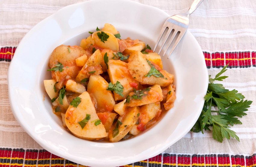 Картофель тушеный с овощами