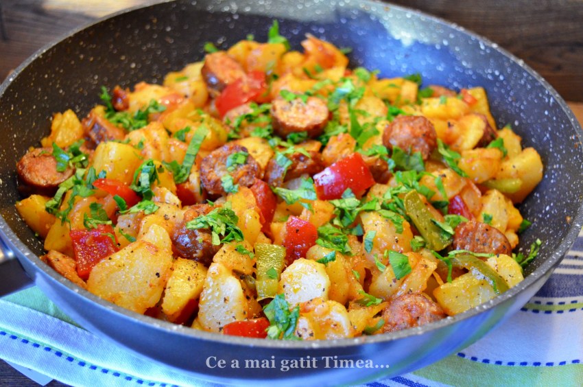 Овощное рагу с охотничьими колбасками