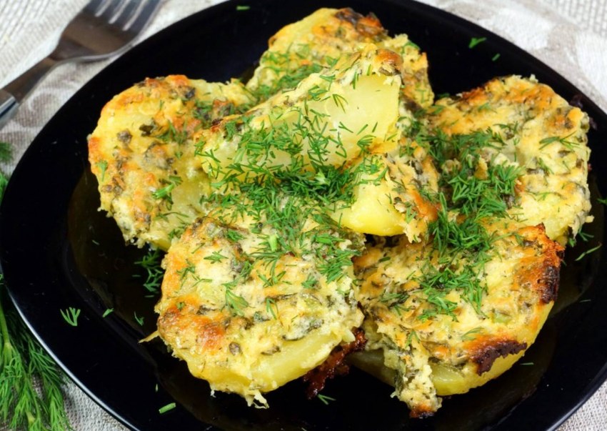 Картошка с чесночным соусом