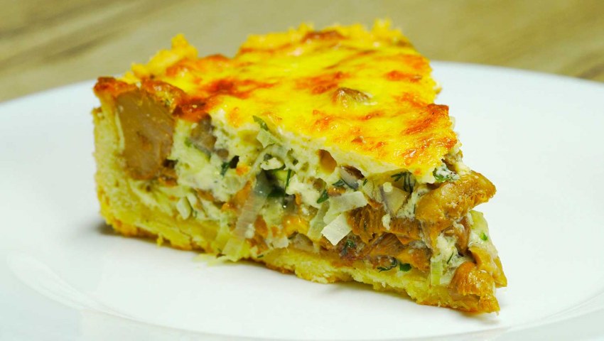 Пирог с плавленным сыром и луком