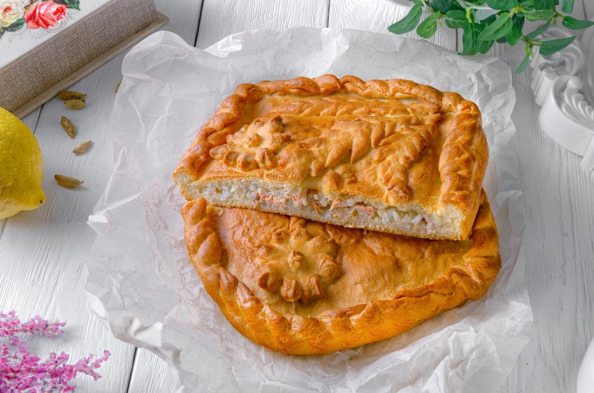 Пирог с луком и яйцом