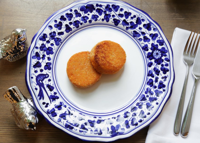 Морковные котлеты подача