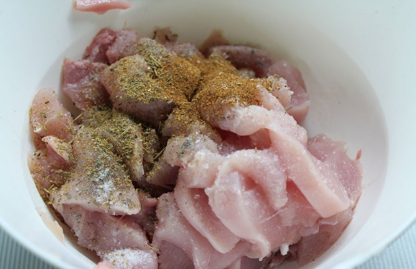 Вареная колбаса в бутылке