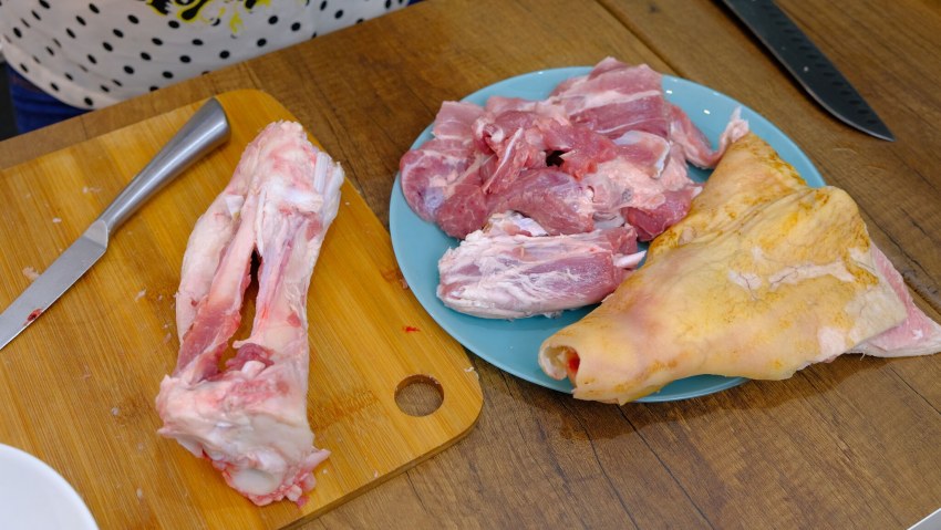 Ветчина из рульки и ушей