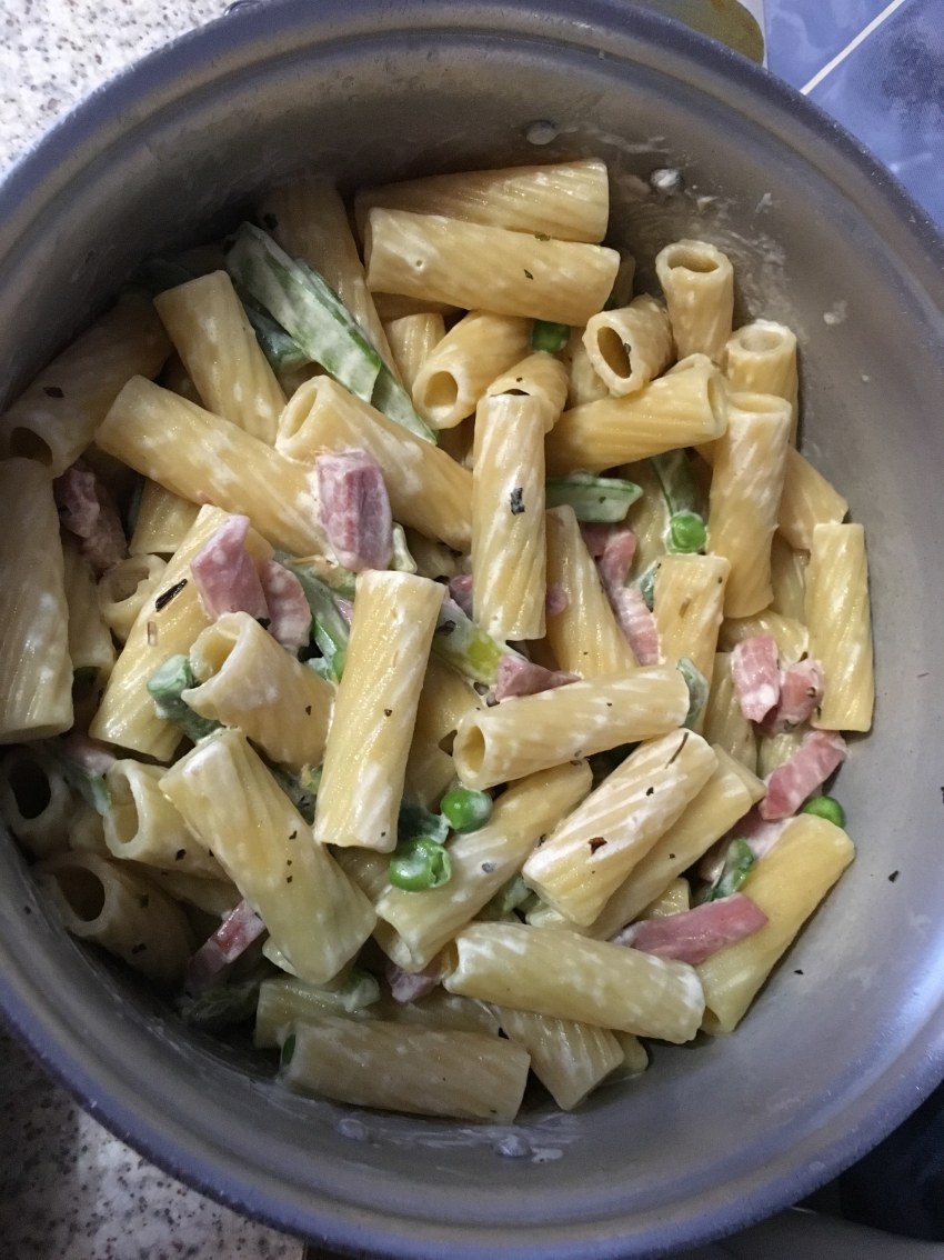 Макароны с грудинкой в сливочном