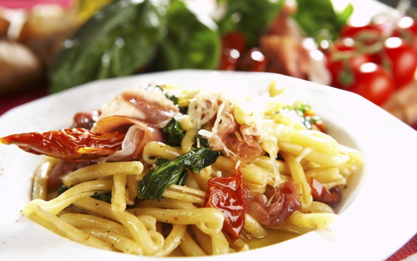 Пенне с копченой грудинкой