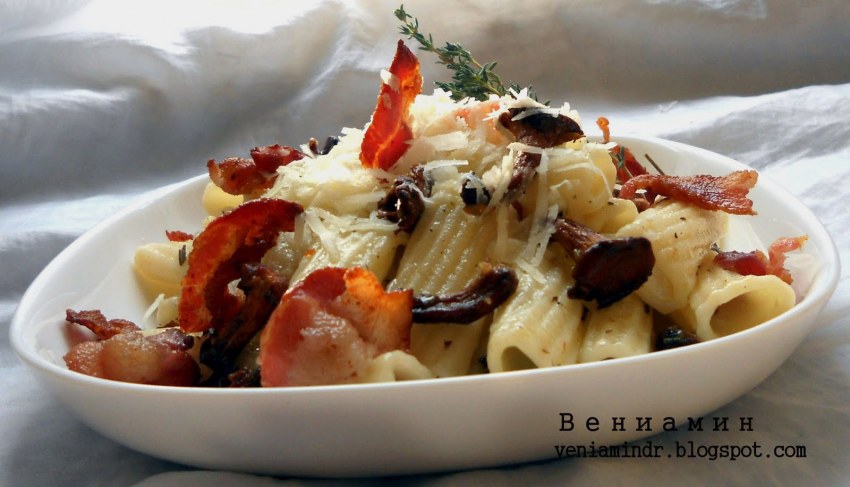 Лисички с пастой и маслинами