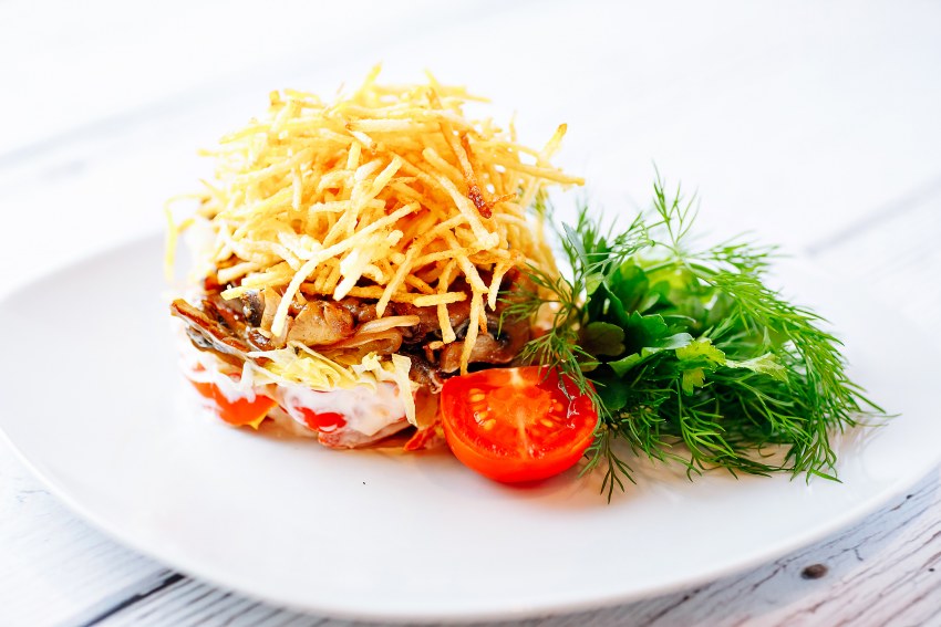 Оливье с жареной картошкой