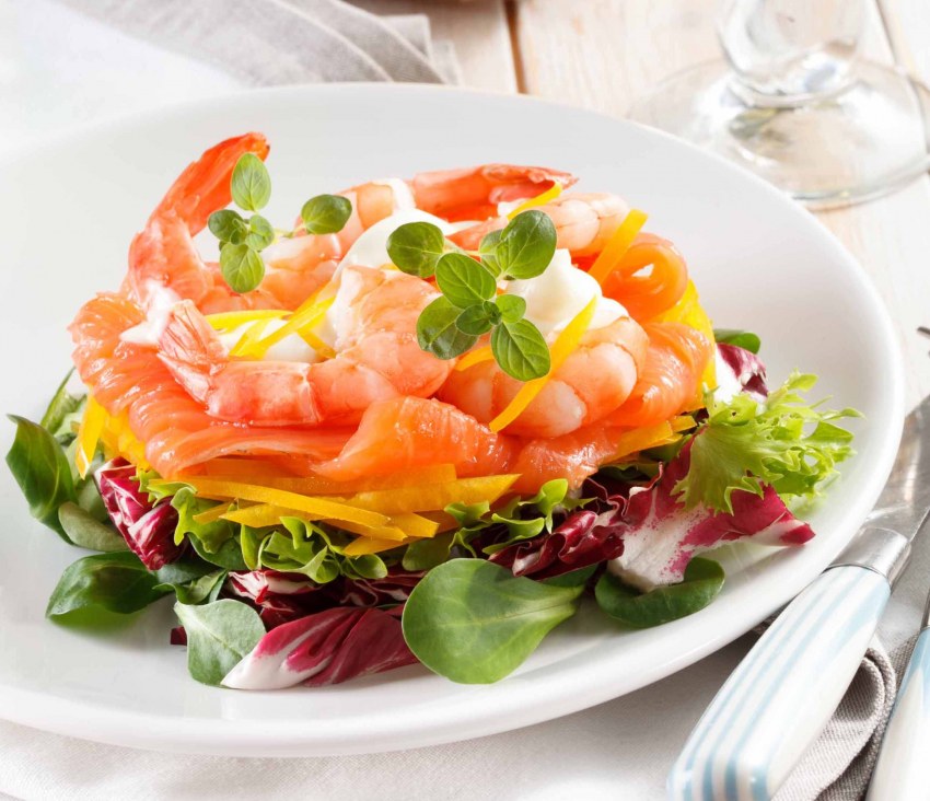 Салат с сёмгой слабосолёной
