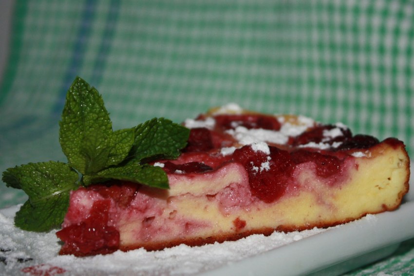 Запеканка со свежими клубниками