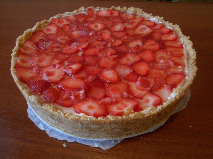 Творожная запеканка с клубничным вареньем