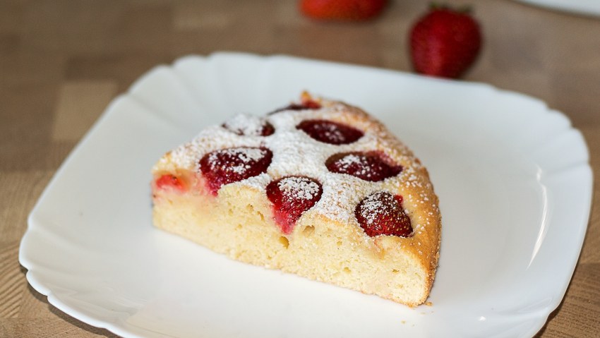 Творожный пирог с клубникой