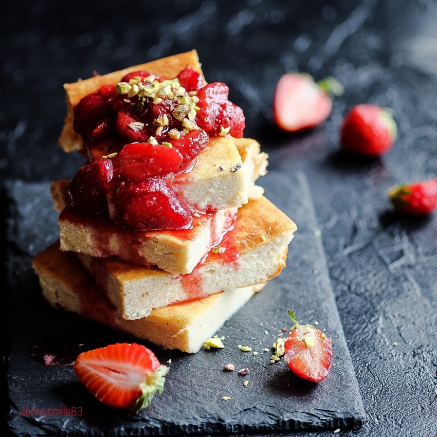 Запеканка с клубникой и творогом