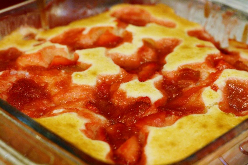 Кекс с клубникой и черникой