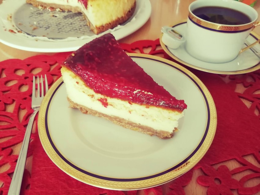 Запеканка с ягодами и творогом