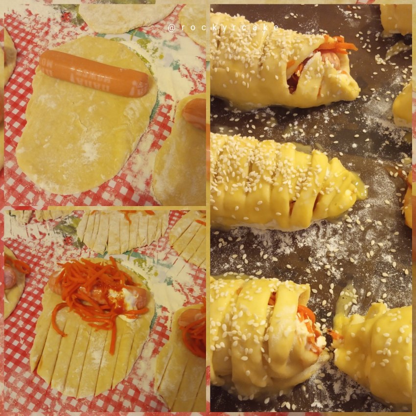 Сосиска в тесте с морковчей