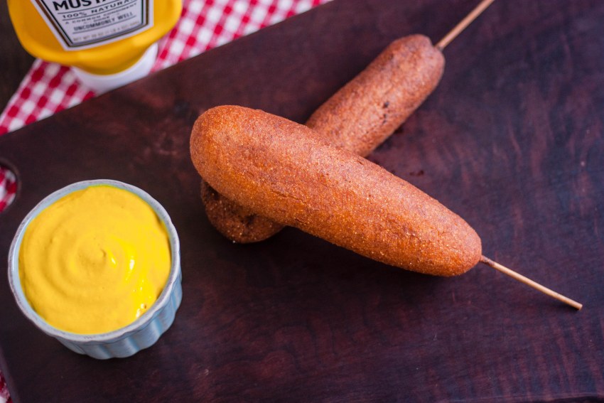 Сосиска в тесте фаст фуд