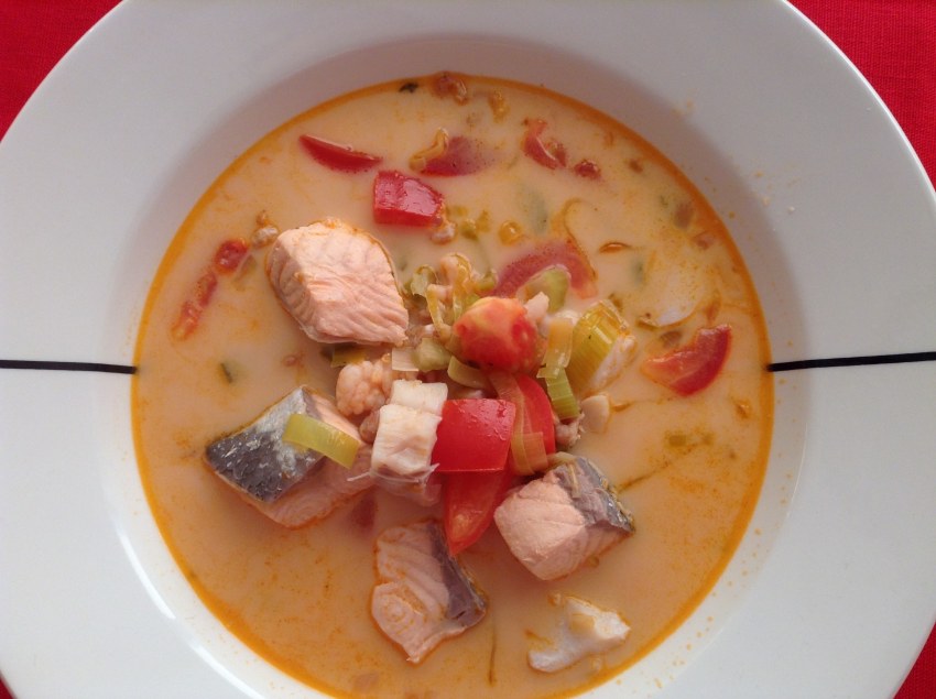 Фото супа с мясом на плите