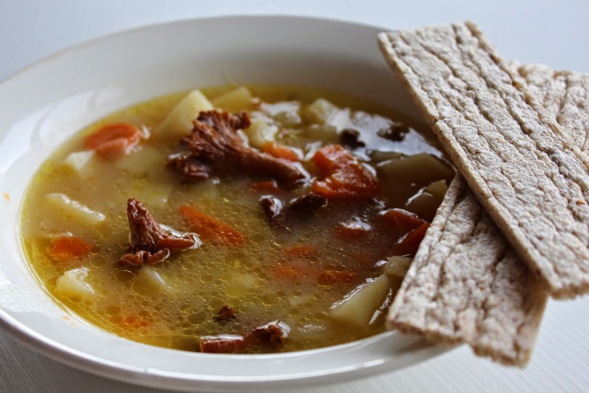 Щи на копченых ребрышках