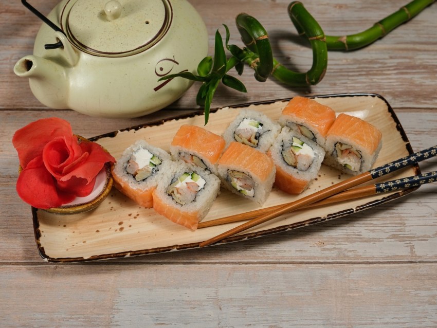 Канапе на шпажках на праздничный стол с красной рыбой