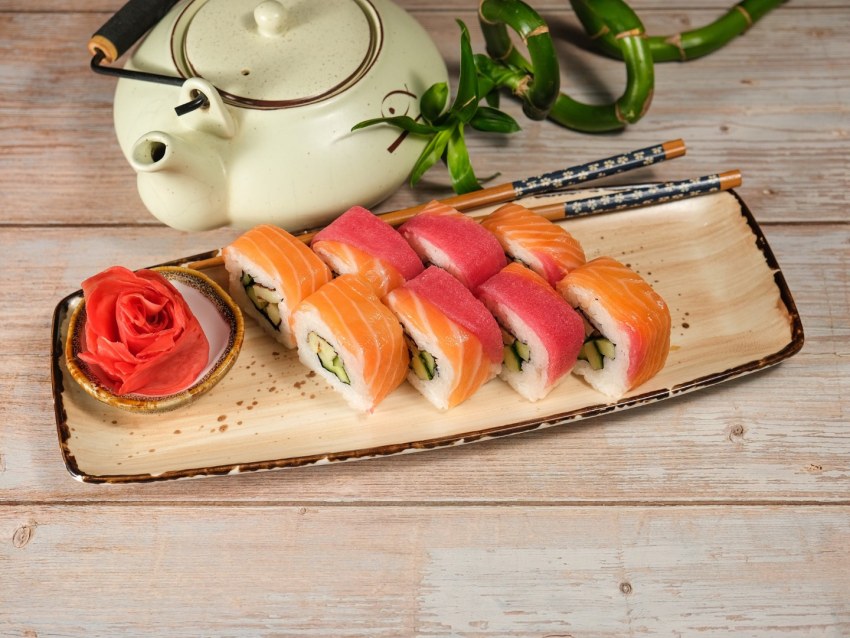 Тартинки с копченым лососем и авокадо