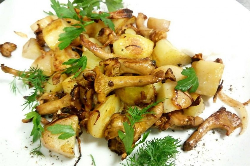 Картофель жареный с белыми грибами