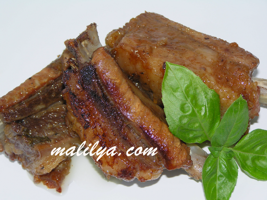 Свиные ребрышки в ресторане