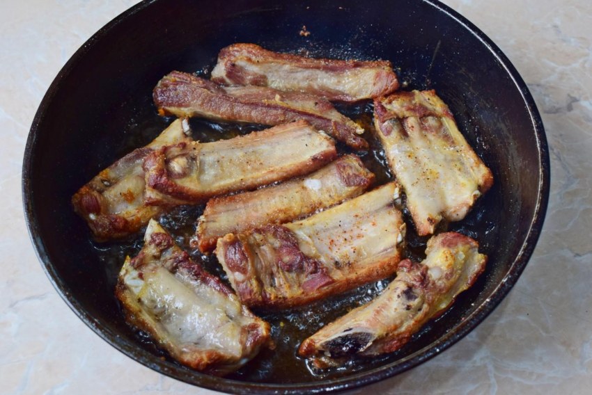 Свиные ребрышки с яблочным пюре