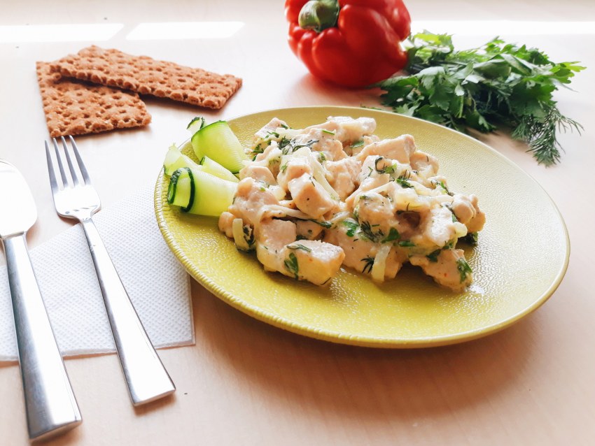 Куриная грудка в сметане