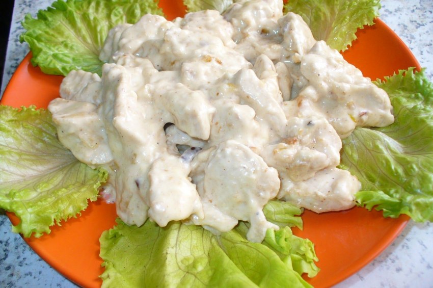 Грудка в сметанном соусе