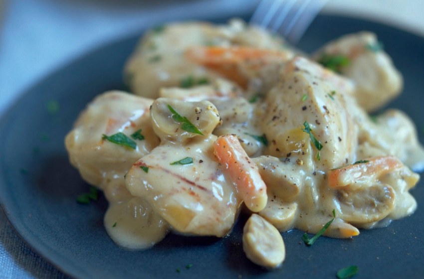 Курица в белом соусе